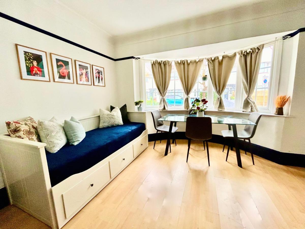Rest Boutique Golders Green London Luaran gambar