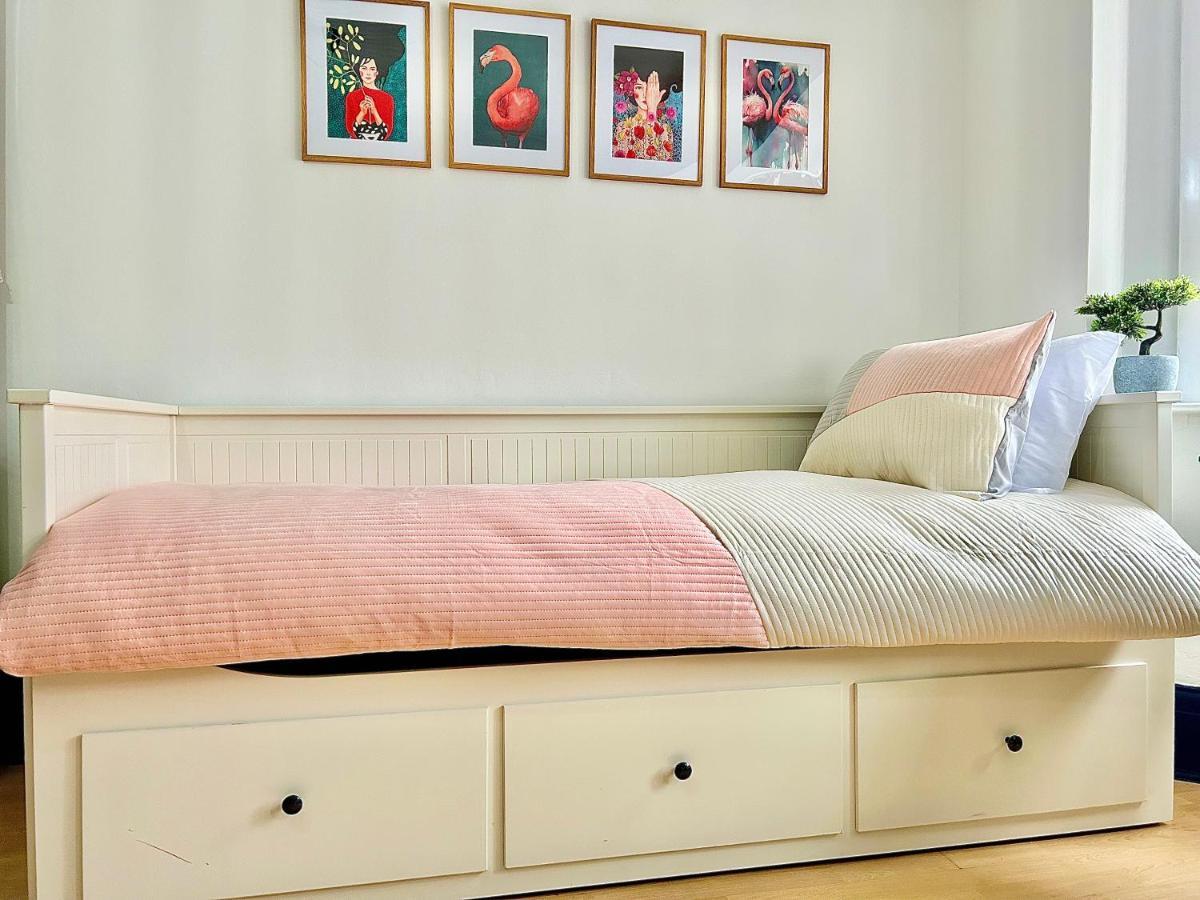 Rest Boutique Golders Green London Luaran gambar