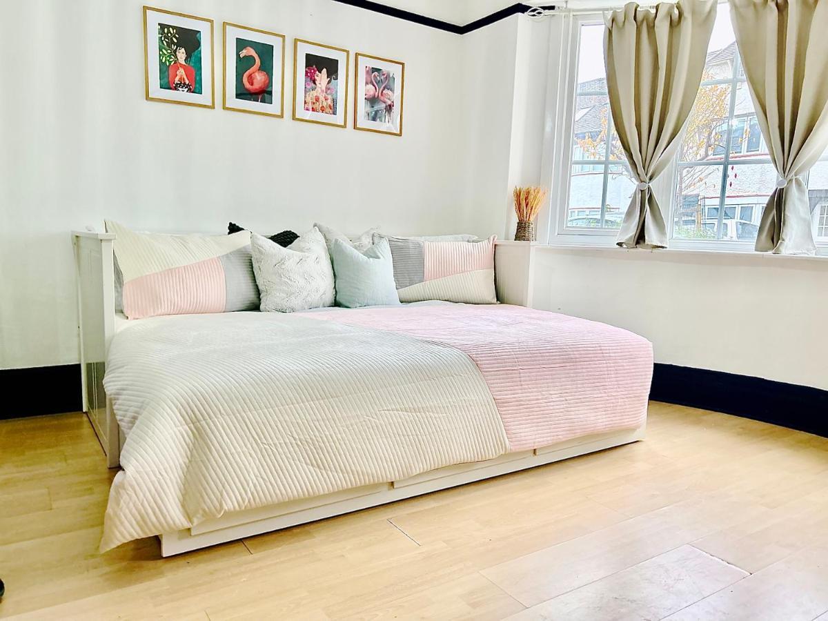 Rest Boutique Golders Green London Luaran gambar